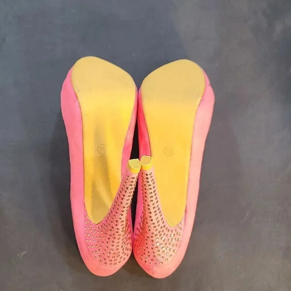 BRAND NEW HEM FASHION STUDS WOMEN